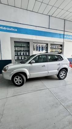 HYUNDAI TUCSON 2.0 MPFI GLS 16V 143CV 2WD FLEX 4P AUTOMÁTICO HYUNDAI TUCSON 2.0 MPFI GLS 16V 143CV 2WD FLEX 4P AUTOMÁTICO